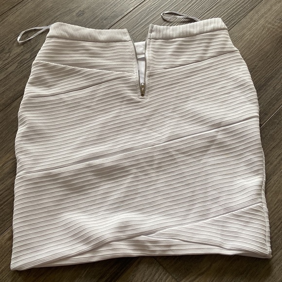 High waisted white skirt - Picture 2 of 2